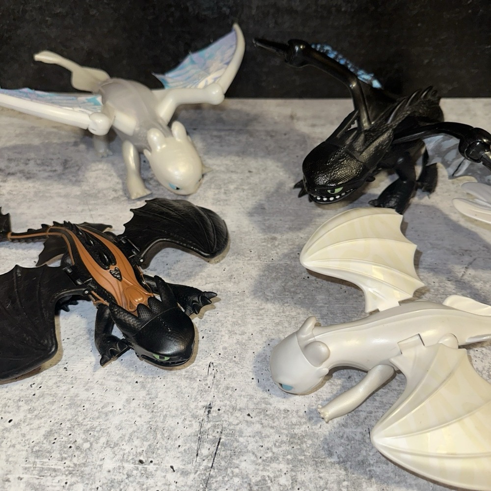 How To Train Your Dragon The Hidden World Lightfury Deluxe Figure Toy Toothless